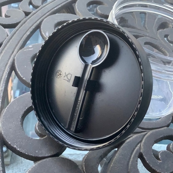 Tupperware Clear Storage Container with Black Lid/ Contenant avec cuillère - Picture 2 of 9